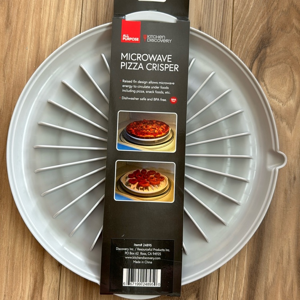 Microwave pizza crisper by kitchen discovery